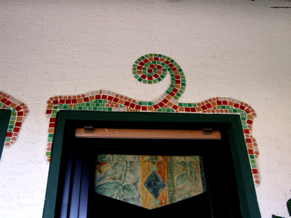 Fensterdeko aus Mosaik