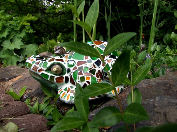 Mosaik Frosch im Garten