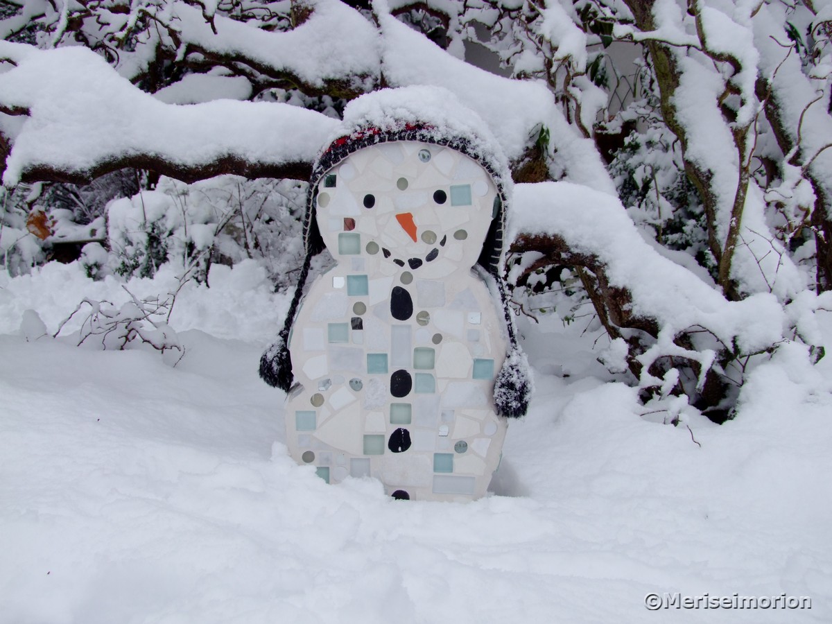 Mosaik Schneemann im garten